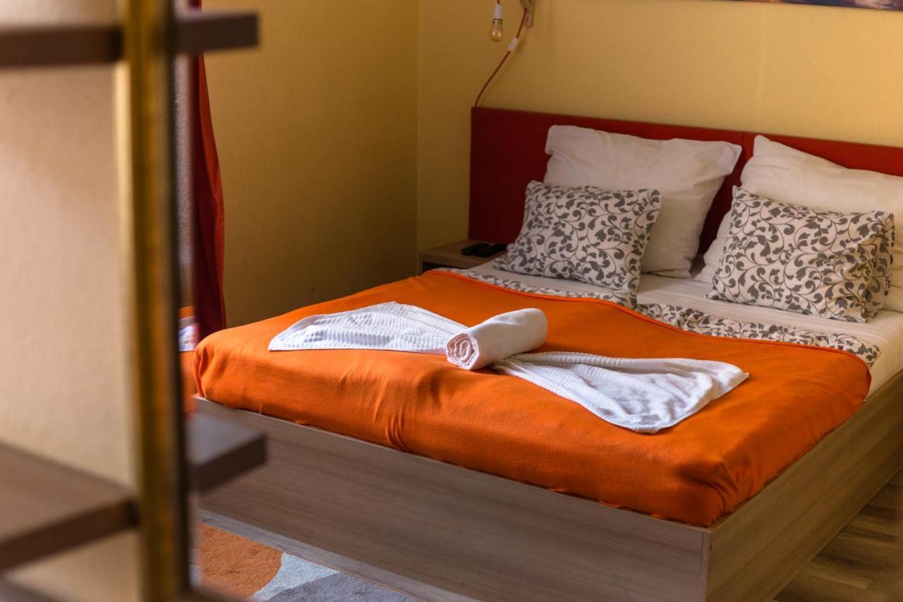 Goodmo House Hostel Boedapest Buitenkant foto